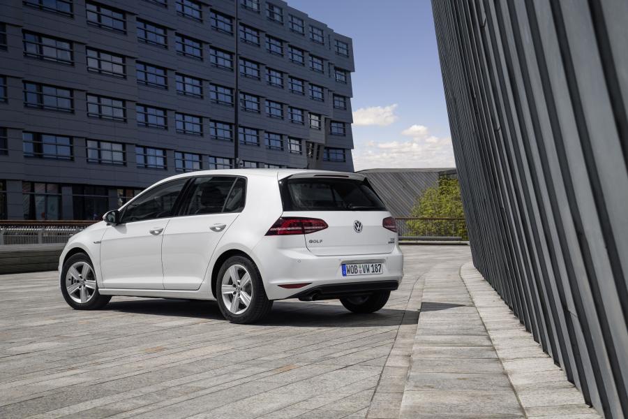 Volkswagen Golf TSI BlueMotion 5-Door 2015 года  (фото 8 из 18)